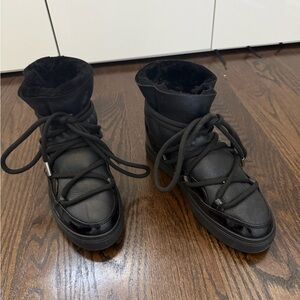 INUIKII
Gloss leather snow boots